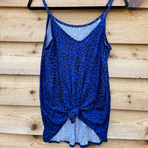 Zenana Outfitters Tops - New Stretchy blue leopard animal print tank top